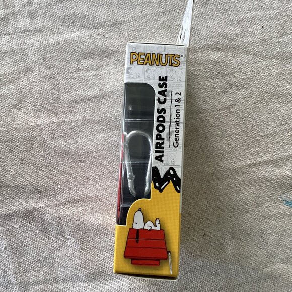 Snoopy Peanuts AirPods Case Gen 1 & 2 – Doghouse Design – New in Box - Picture 4 of 4